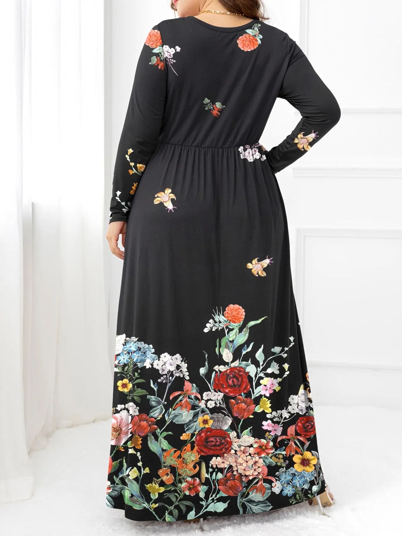 Plus Size Round Neck Maxi Dress with Pockets - Wellen Fashion